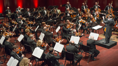 The Haifa Symphony Orchestra, Boguslaw Dawidow conducting, performs at Armstrong Auditorium on February 27. (Photo: Matthew Friesen)