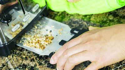 Removing bread crumbs from Kitchen Tray Toaster