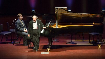 Manehem Pressler performs a solo at Armstrong Auditorium. (Photo: Matthew Friesen)