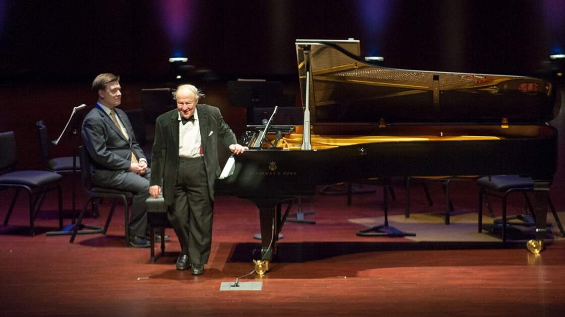 Manehem Pressler performs a solo at Armstrong Auditorium. (Photo: Matthew Friesen)