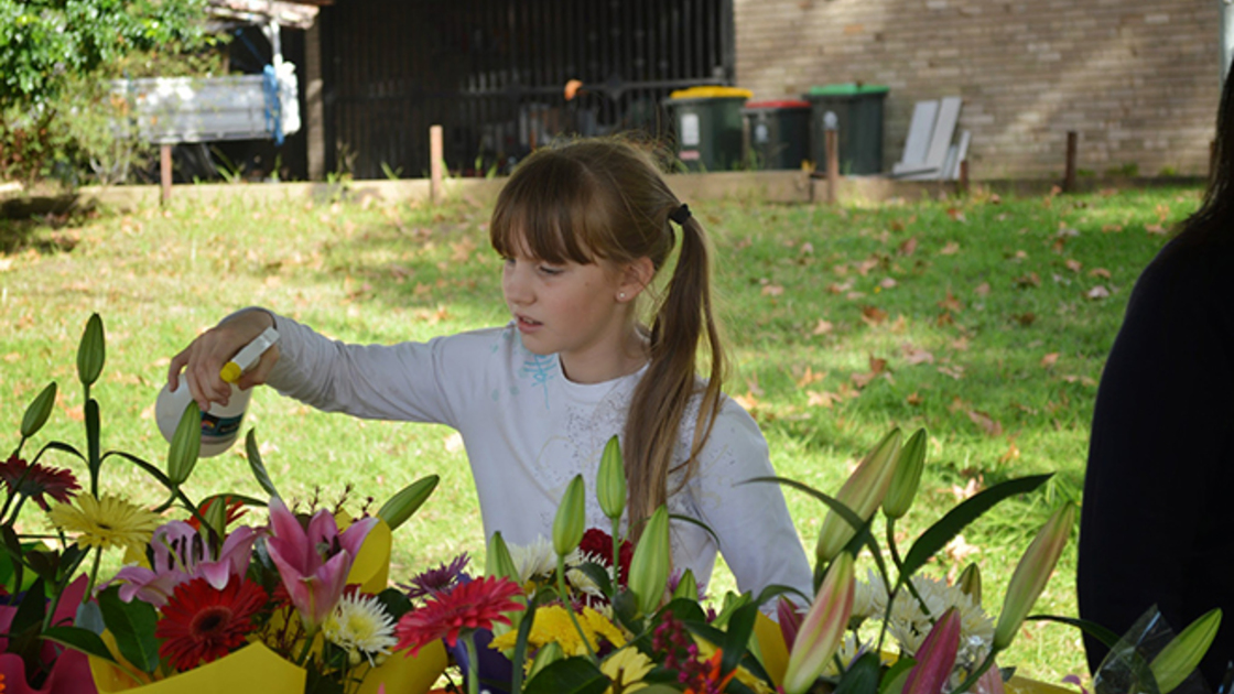 Lauren Moore helps prepare the flowers for sale. (Photo: Donna King)