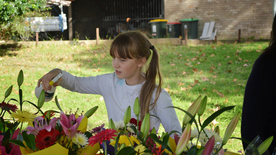 Lauren Moore helps prepare the flowers for sale. (Photo: Donna King)