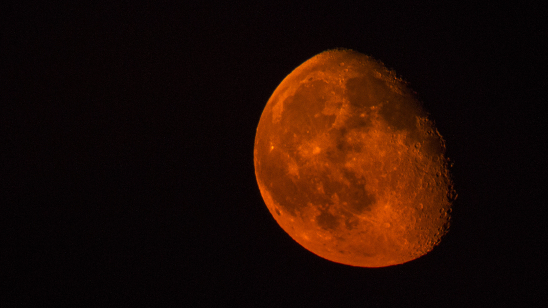 16x9 Blood Moon