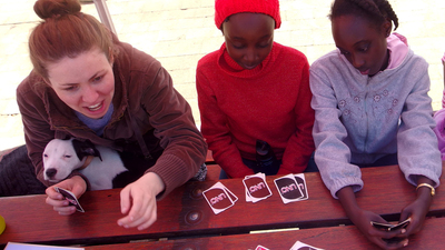 Ghina Trietsch plays 'Uno' with Elizabeth and Hope Githembe.