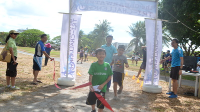 Arthur Machacon with sons Liam and Edmond as they reached the finish line.JPG