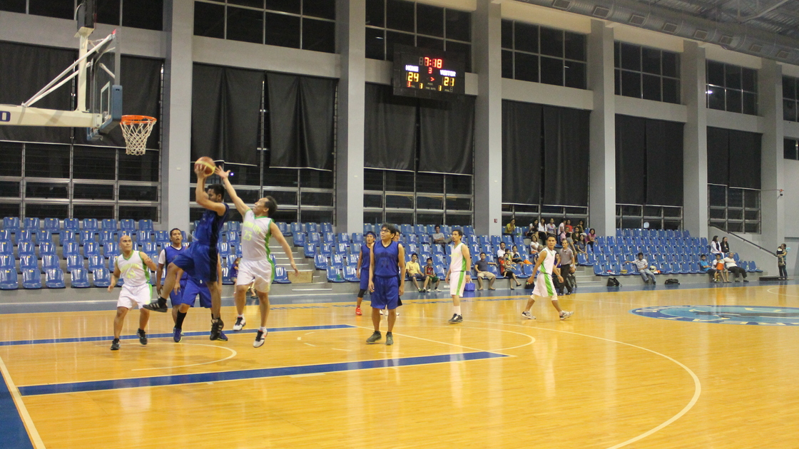 Rod Rañises jumps for the ball while Alvin Cruz tries to tip it_Laarni Cara.JPG