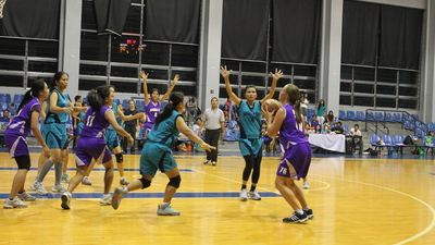 Nichole Macdonald of Team Sapphires aims for a shot_Reniel Padua.JPG