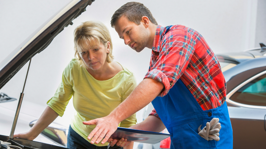 16x9(Mindset men to build)
Auto mechanic and female customer in auto repair shop