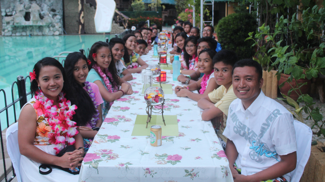 Hawaiian Dinner_Philadelphia Church of God.JPG