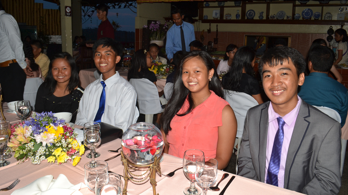 left to right: Rowena Alupani (1G) and David Concepcion (1B), Dorothy Rodis (1G) and Piolo Carig (1B)