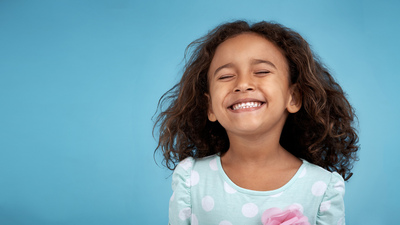 Studio shot of a happy little girl standing against a blue backgroundhttp://195.154.178.81/DATA/i_collage/pu/shoots/805078.jpg