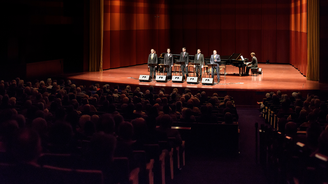 Irish Tenors Audience 16x9.jpg