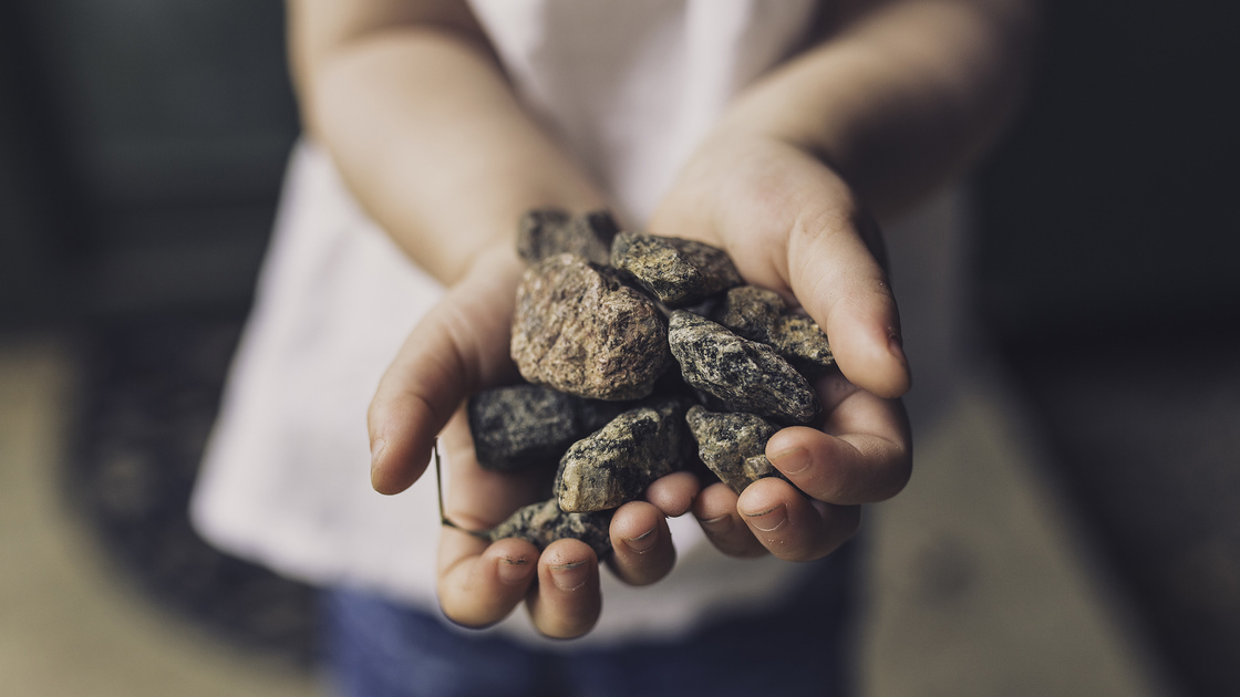 Children plays with stones.