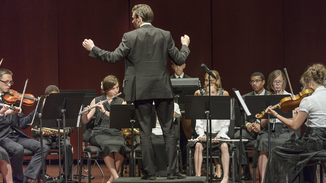 Chris Eames conducting