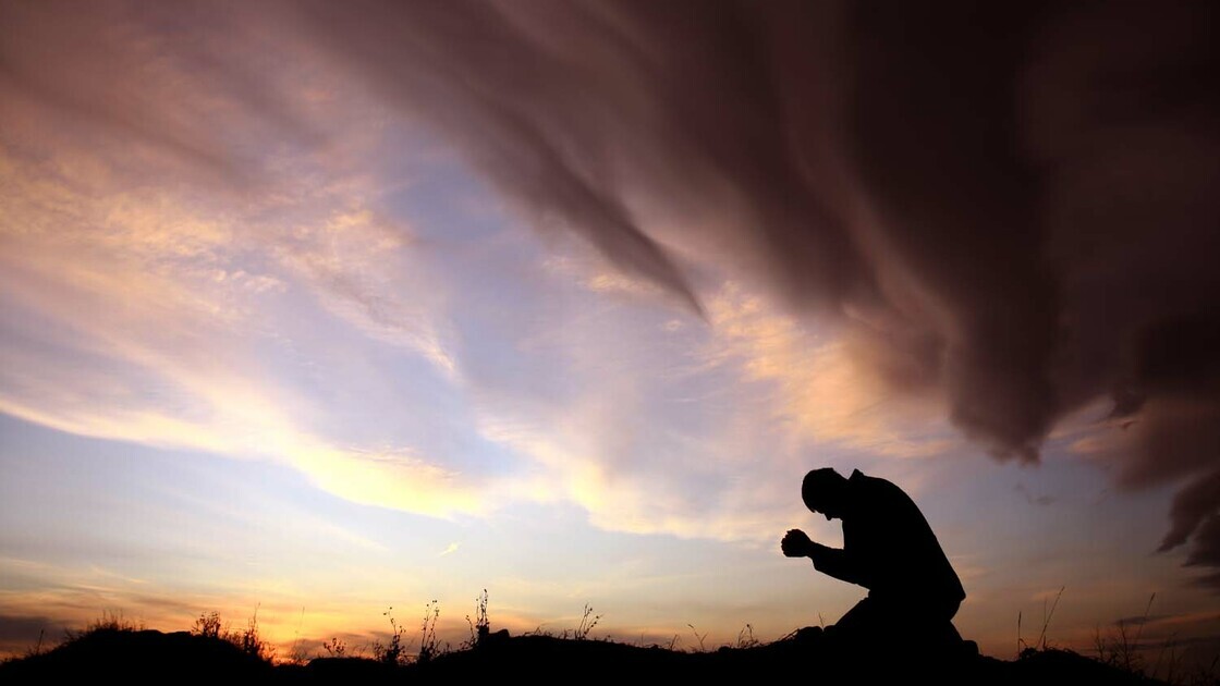 211227-pray-iStock-157612594.jpg