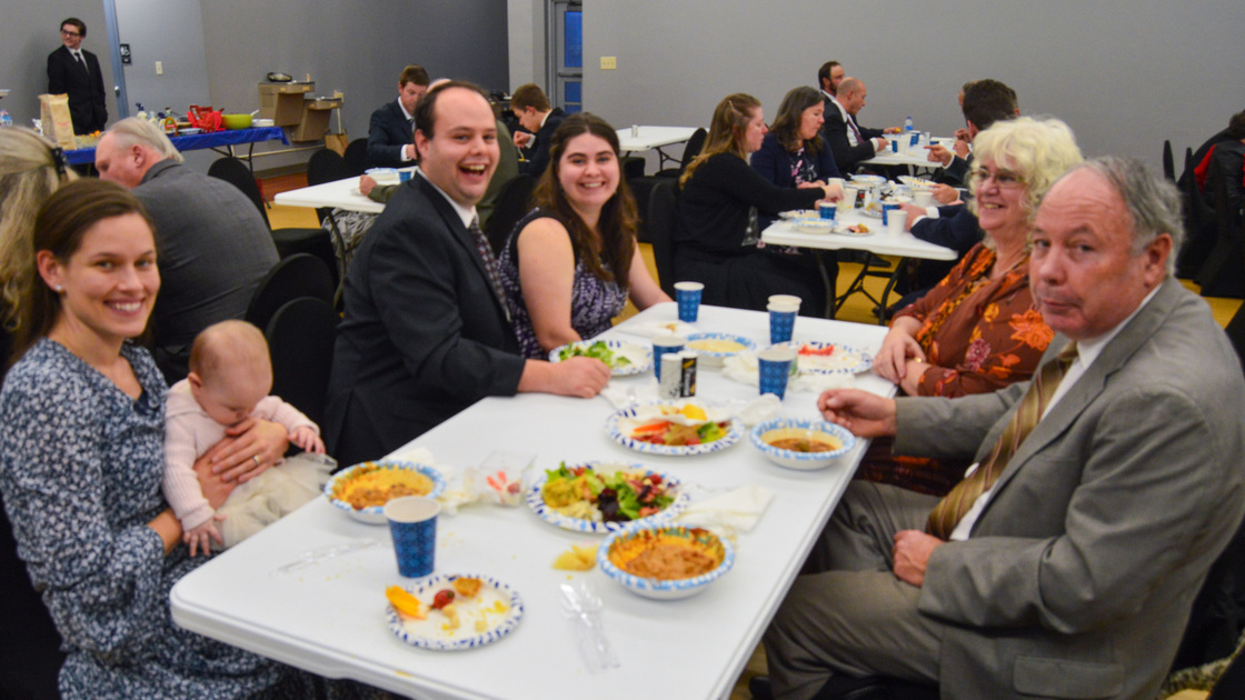 230107 NE congregational game night_Calvin Culpepper-9.jpg