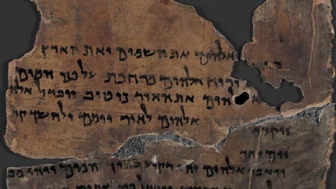 Genesis_1_Dead_Sea_Scroll_(Cropped).jpg