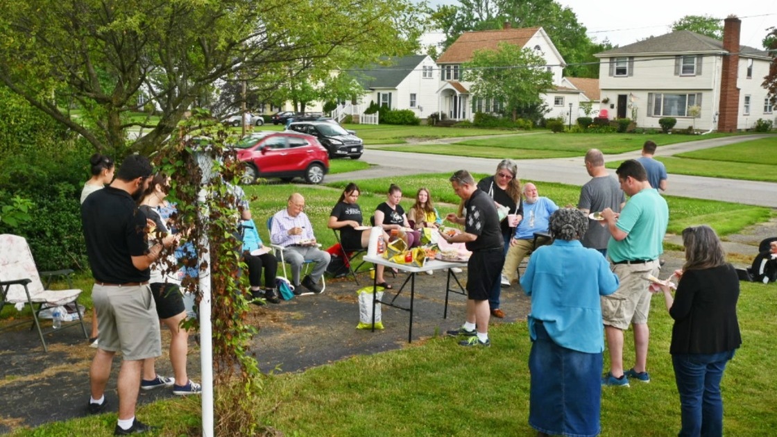 230709 Niles Yard Sale_Alyssa and Janice Seda-2.jpg