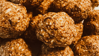 Snacks chocolate energy balls_Lisa Hogan 16x9.jpg