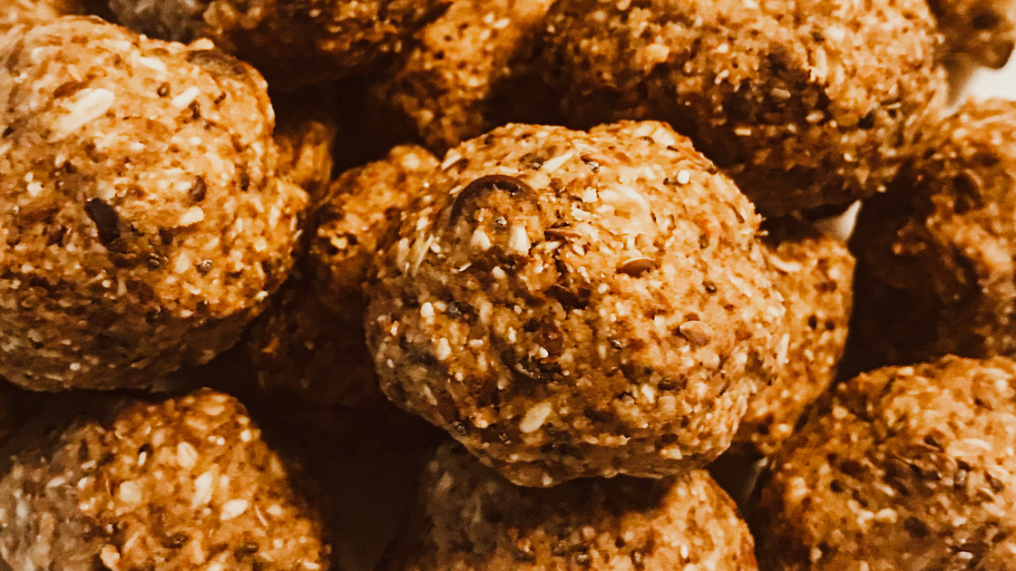 Snacks chocolate energy balls_Lisa Hogan 16x9.jpg