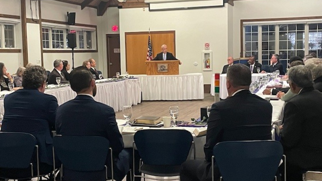 260117 Illinois Ladies Night_Laury Burns.jpeg