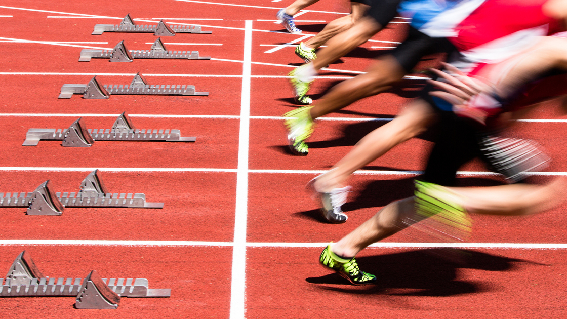 athletes in sprint start in track and field